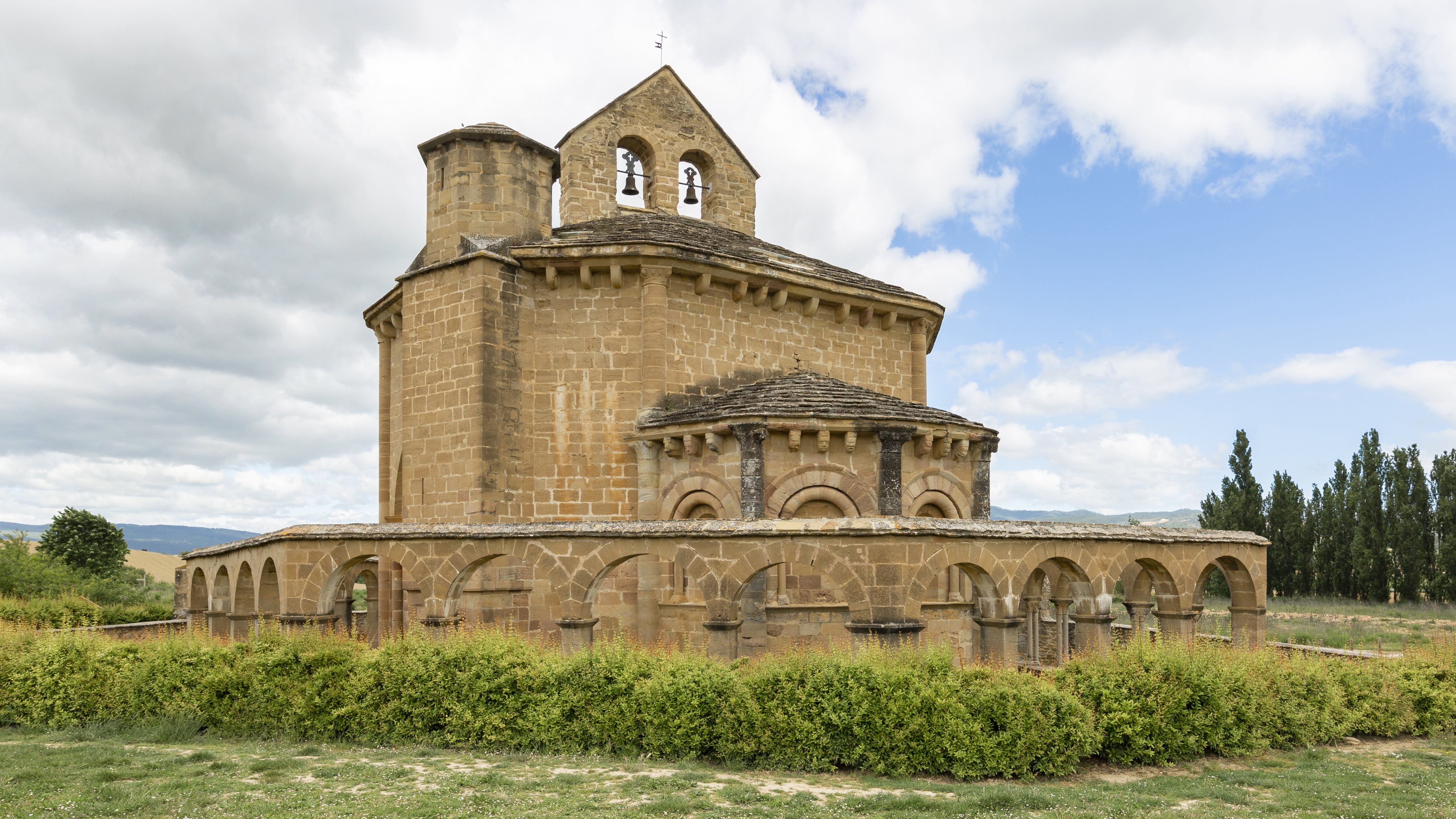 Exterior de la iglesia de Santa María de Eunate